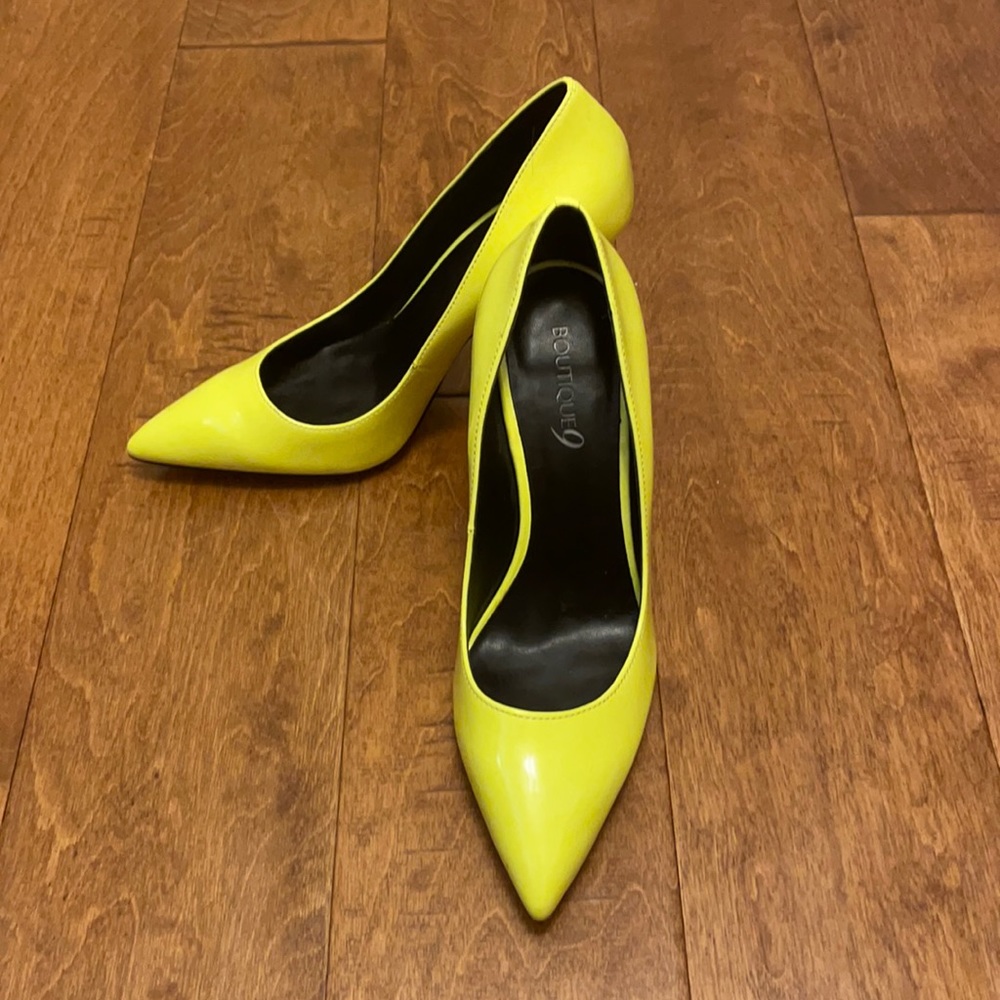 Boutique 9 neon pumps